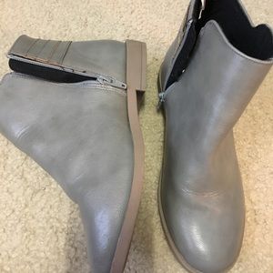 Kid Boots from Crazy 8. Great condition/New